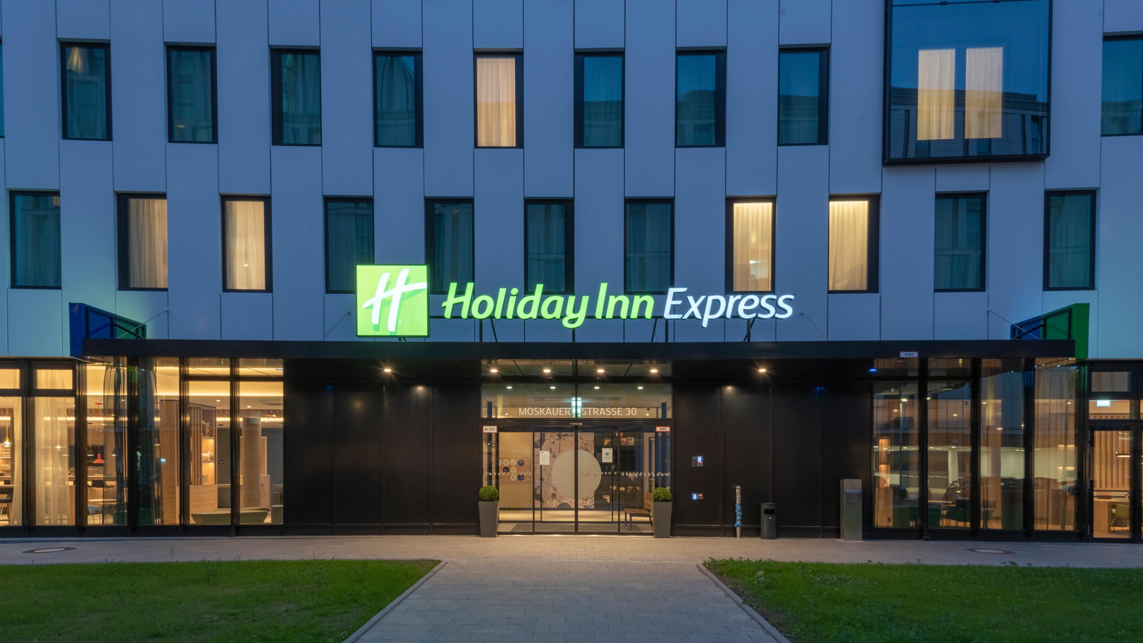 Holiday Inn Express Dusseldorf - Hauptbahnhof, An Ihg Hotel ภายนอก รูปภาพ